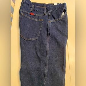 Rustler brand men’s jeans. Size 32/30. Only worn/washed once.
